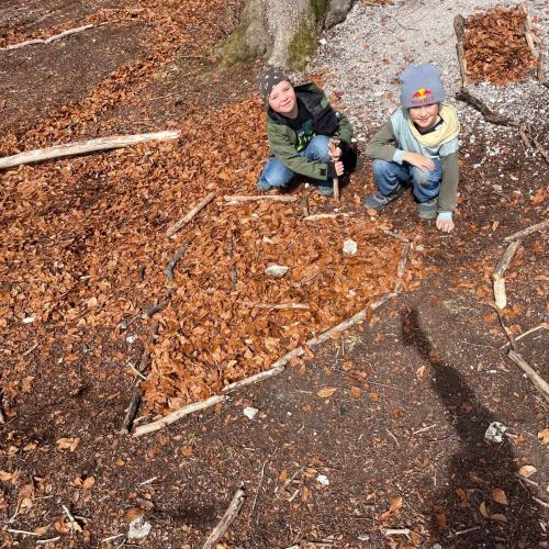 Kleine Künstler im Buchenwald