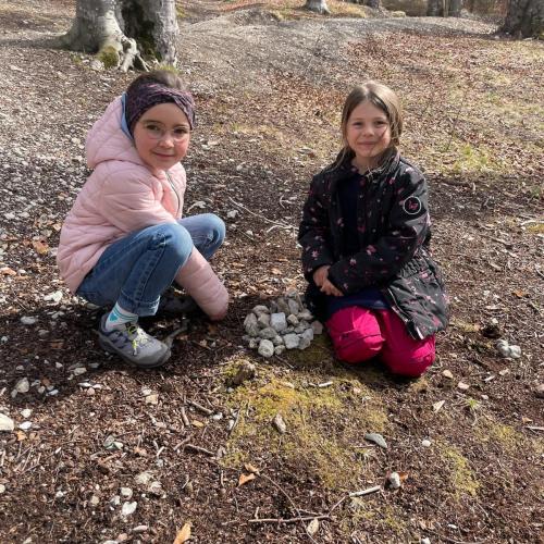 Kleine Künstler im Buchenwald