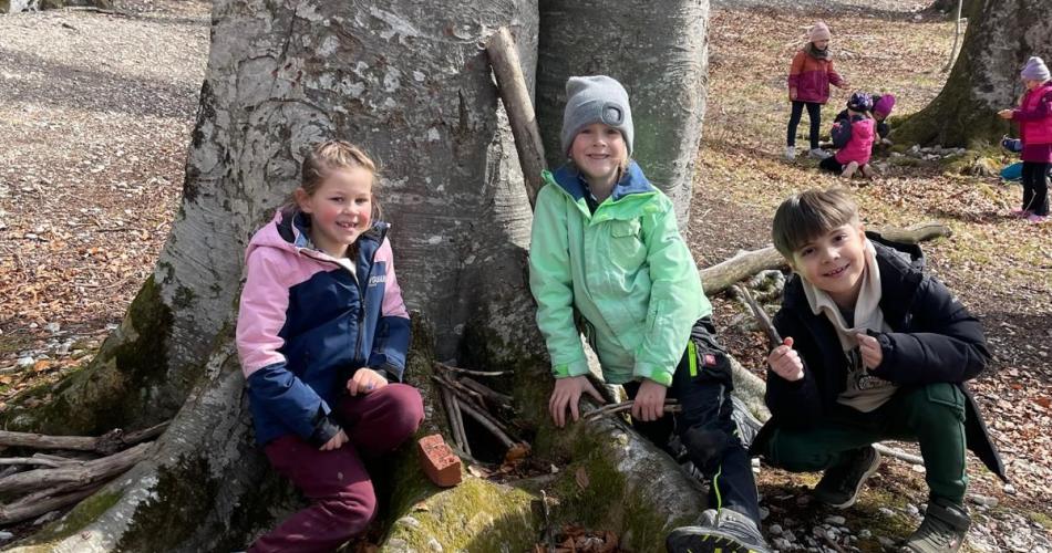 Kleine Künstler im Buchenwald
